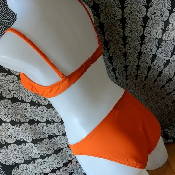 Oscar de la Renta🎉HP🎉🤩🤩🤩Vintage Oscar de la Renta orange bikini